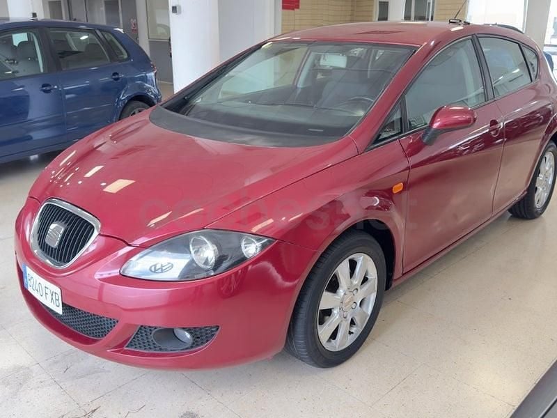Usado Seat Leon Sport 105 CV (77 kW) 2007 Granate Utilitario