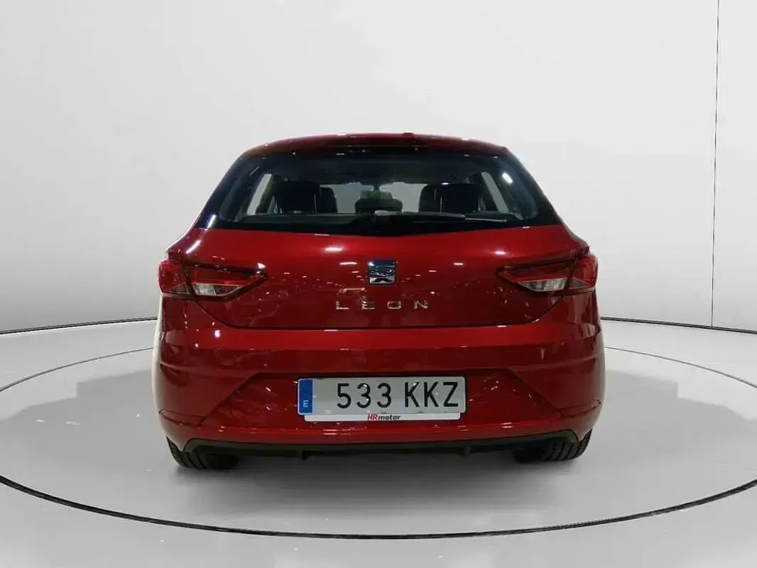 Usado Seat Leon Style 110 CV (80 kW) 2018 Rojo Utilitario