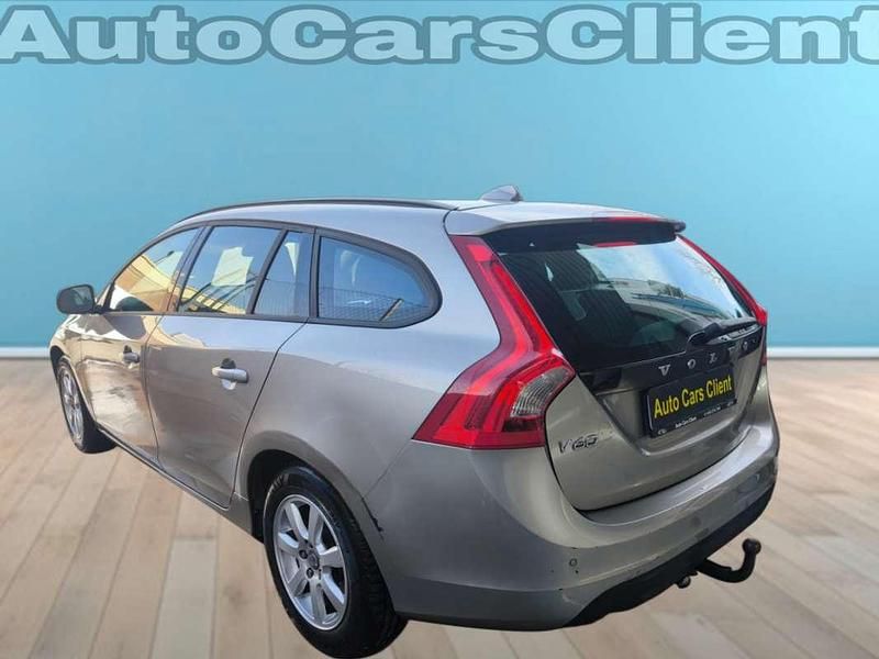 Usado Volvo V60 Drive Kinetic 114 CV (83 kW) 2012 Plateado Familiar
