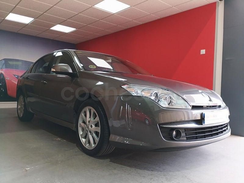 Usado Renault Laguna III Dynamique 130 CV (95 kW) 2009 Gris / plata Berlina