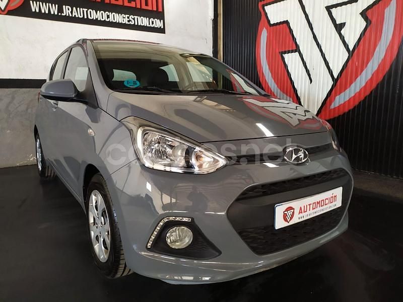 Gris / plata Usado 2016 Hyundai i10 Utilitario | 7999 € (Precio justo) - Imagen 1/4