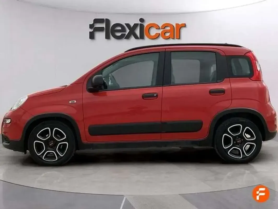 Usado Fiat Panda 71 CV (52 kW) 2022 Rojo Utilitario
