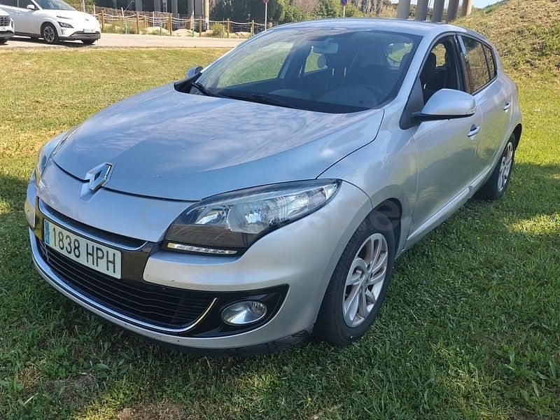 Usado Renault Mégane Dynamique 110 CV (80 kW) 2013 Gris / plata Berlina