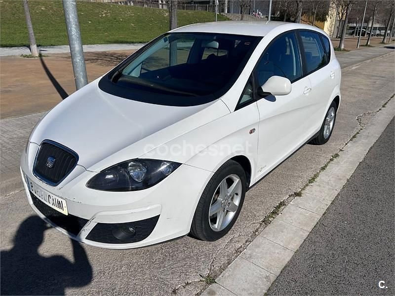 Usado Seat Altea Style 105 CV (77 kW) 2012 Blanco Monovolumen