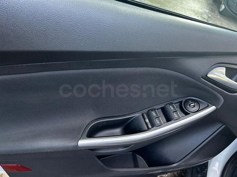 Usado Ford Focus 115 CV (84 kW) 2014 Blanco Berlina