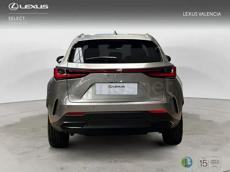 Usado Lexus NX450h+ 292 CV (214 kW) 2025 Gris / plata SUV