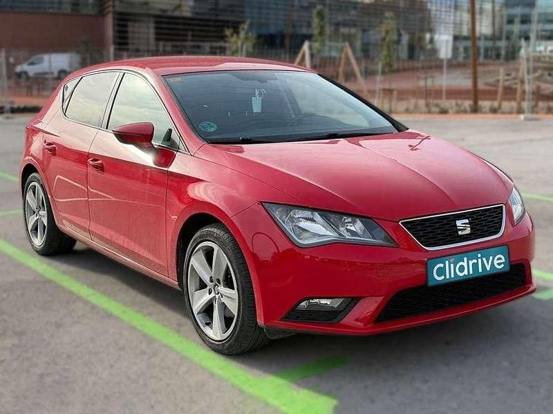 Usado Seat Leon Style 105 CV (77 kW) 2016 Rojo Utilitario