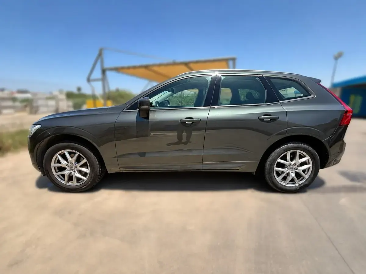 Usado Volvo XC60 Momentum 190 CV (139 kW) 2018 Gris SUV