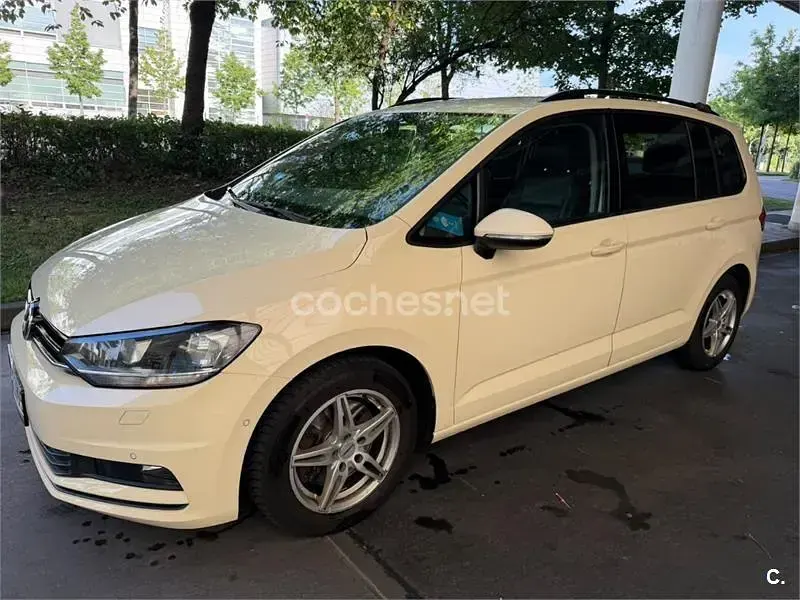 Usado VW Touran Advance 150 CV (110 kW) 2018 Beige Monovolumen