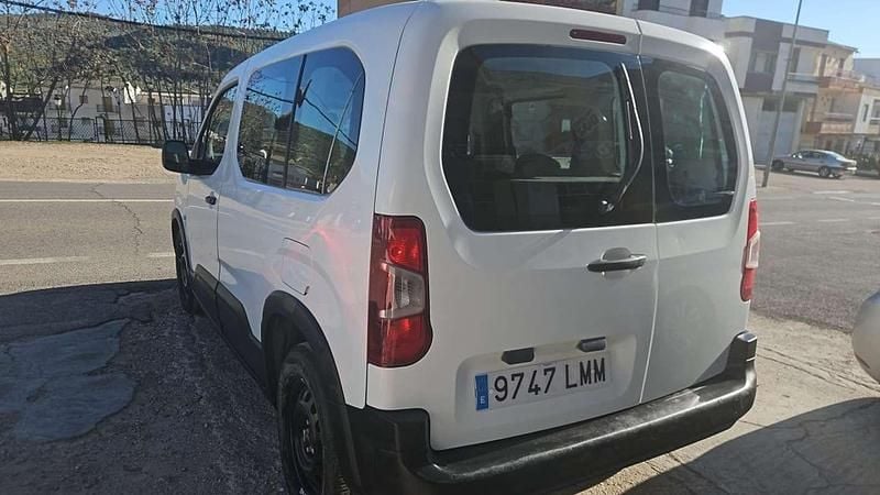 Usado Peugeot Rifter Active 102 CV (75 kW) 2021 Blanco Monovolumen
