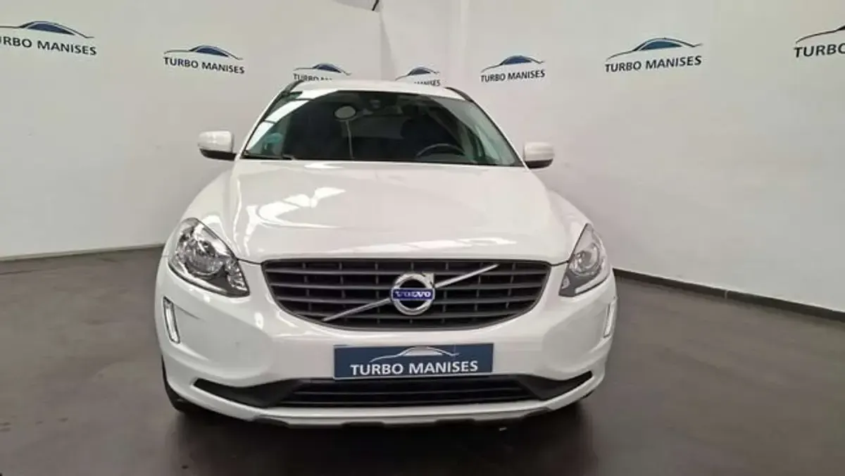 Usado Volvo XC60 Momentum 150 CV (110 kW) 2017 Blanco SUV
