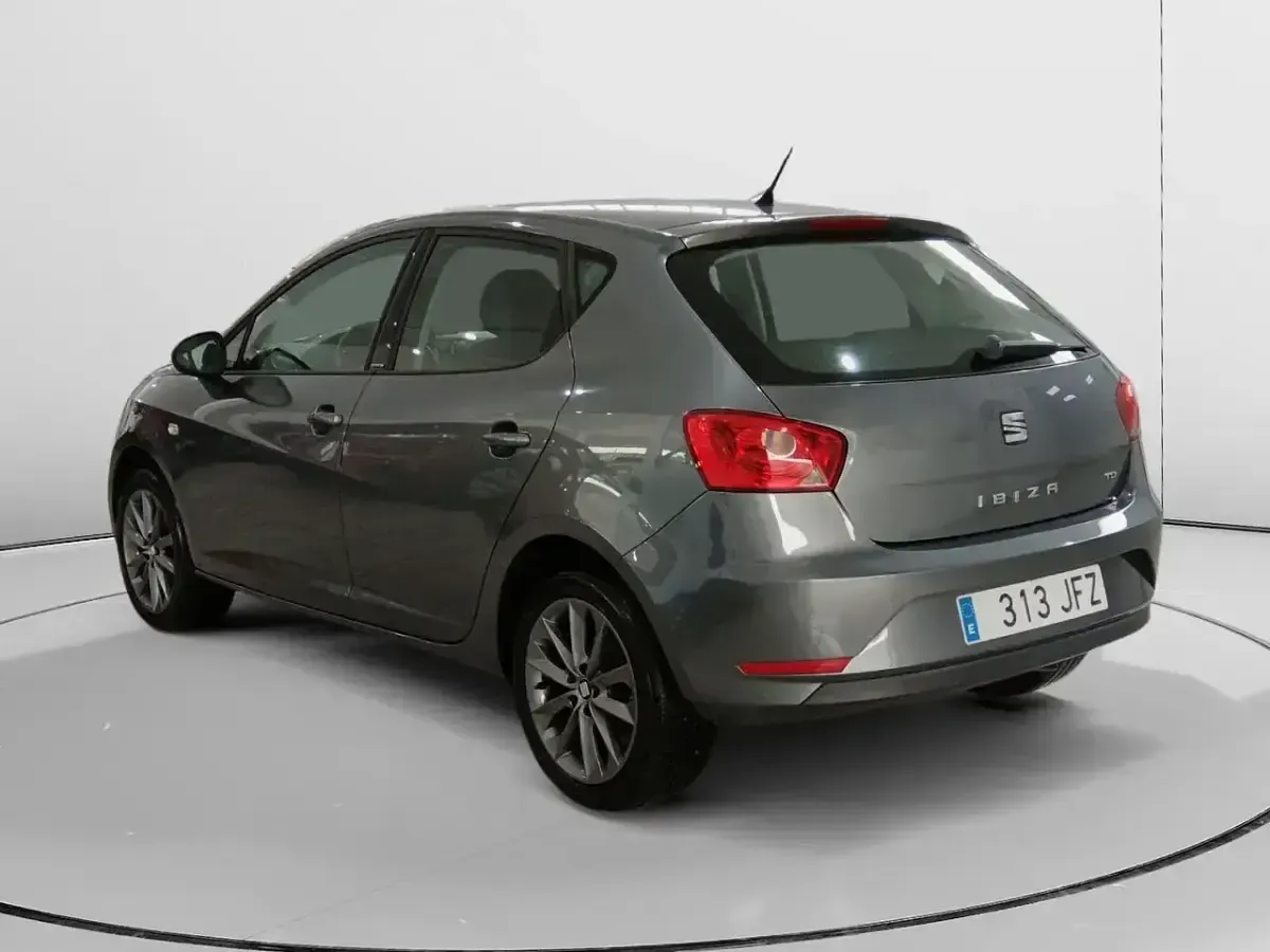 Usado Seat Ibiza I-Tech 90 CV (66 kW) 2015 Gris Berlina