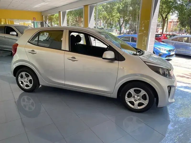 Usado Kia Picanto 67 CV (49 kW) 2018 Gris / plata Utilitario