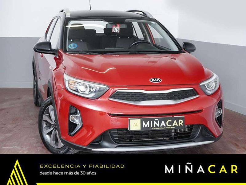 Usado Kia Stonic 101 CV (74 kW) 2021 Rojo SUV