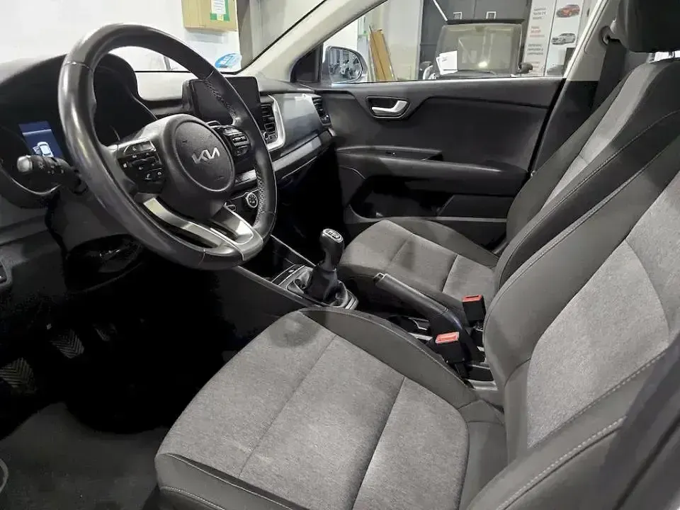 Usado Kia Stonic 100 CV (73 kW) 2023 Blanco SUV