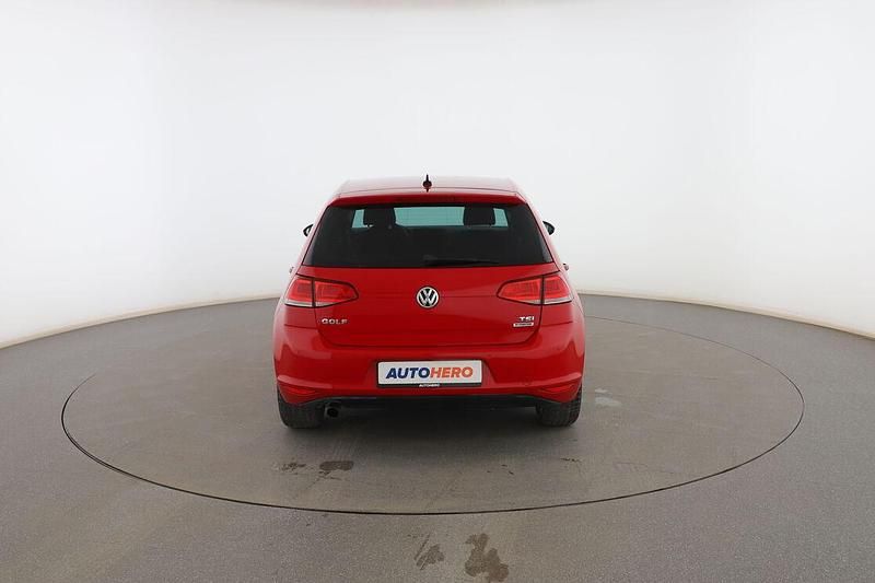 Usado VW Golf VII Edition 110 CV (80 kW) 2016 Rojo Utilitario