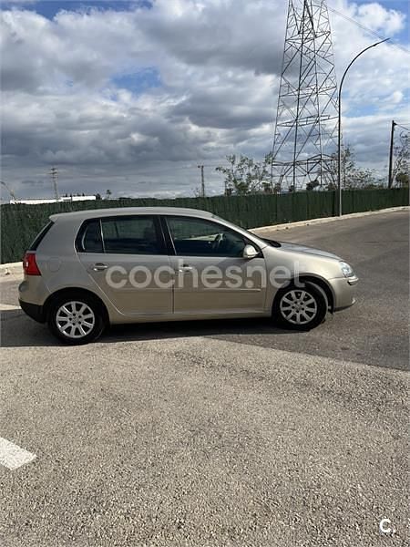 Usado VW Golf IV Highline 102 CV (75 kW) 2005 Beige Berlina