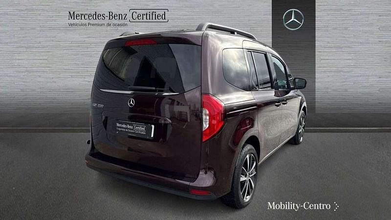 Usado Mercedes EQT200 2023 Rojo Monovolumen