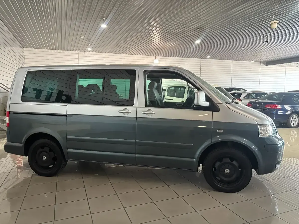Usado VW Multivan Startline 174 CV (127 kW) 2007 Gris / plata Monovolumen