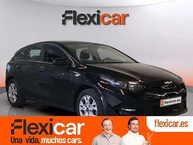 Usado Kia Ceed 136 CV (100 kW) 2023 Negro Utilitario