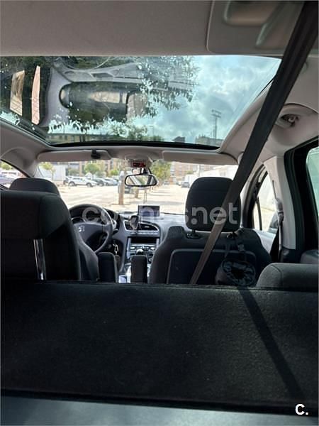 Negro Usado 2011 Peugeot 5008 Monovolumen | 7500 € (Precio justo) - Imagen 1/1