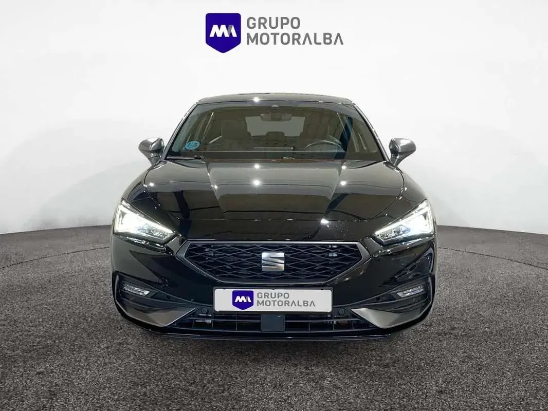 Usado Seat Leon FR 150 CV (110 kW) 2023 Negro Utilitario