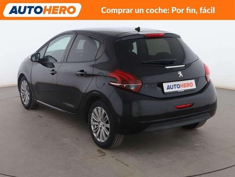 Usado Peugeot 208 Signature Sky 83 CV (61 kW) 2019 Negro Utilitario