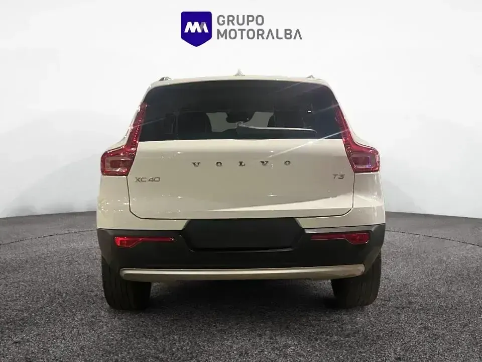 Usado Volvo XC40 Momentum 163 CV (119 kW) 2021 Blanco SUV