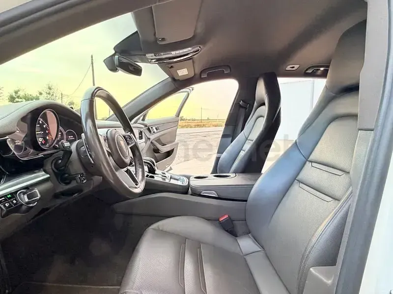 Usado Porsche Panamera Sport Turismo 462 CV (339 kW) 2018 Blanco Utilitario