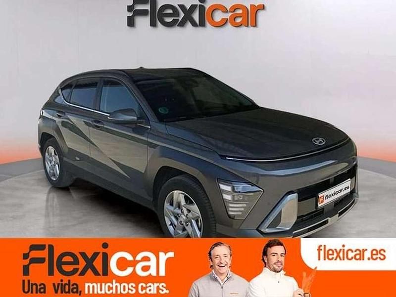 Gris Usado 2024 Hyundai Kona SUV | 22.290 € (Un poco caro) - Imagen 1/4