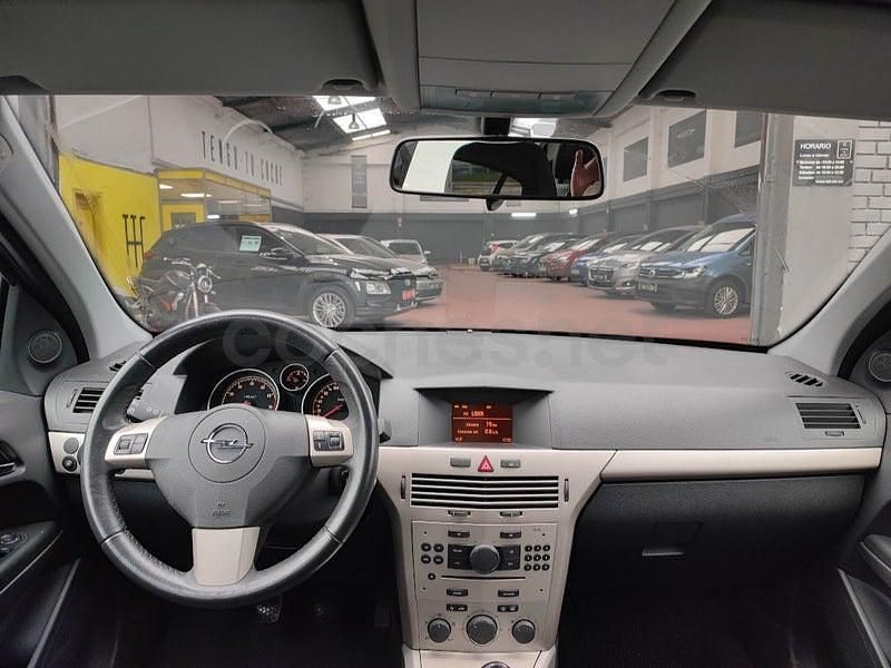 Usado Opel Astra Enjoy 105 CV (77 kW) 2007 Gris / plata Berlina