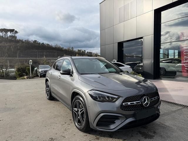 Usado Mercedes GLA200 163 HP (119 kW) 2026 Cinzento SUV