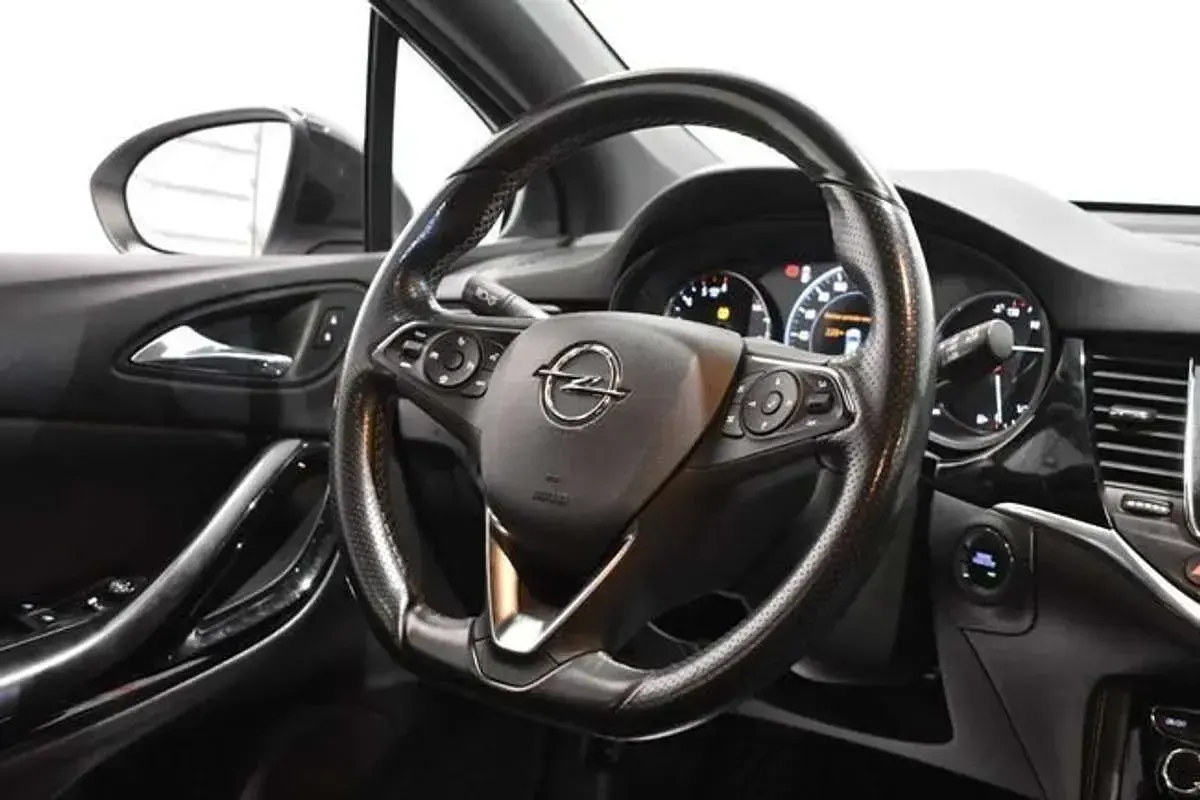 Usado Opel Astra Ultimate 122 CV (89 kW) 2022 Blanco Utilitario