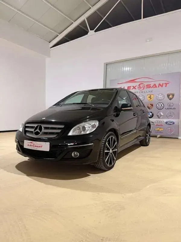 Usado Mercedes B200 136 CV (100 kW) 2012 Negro Monovolumen