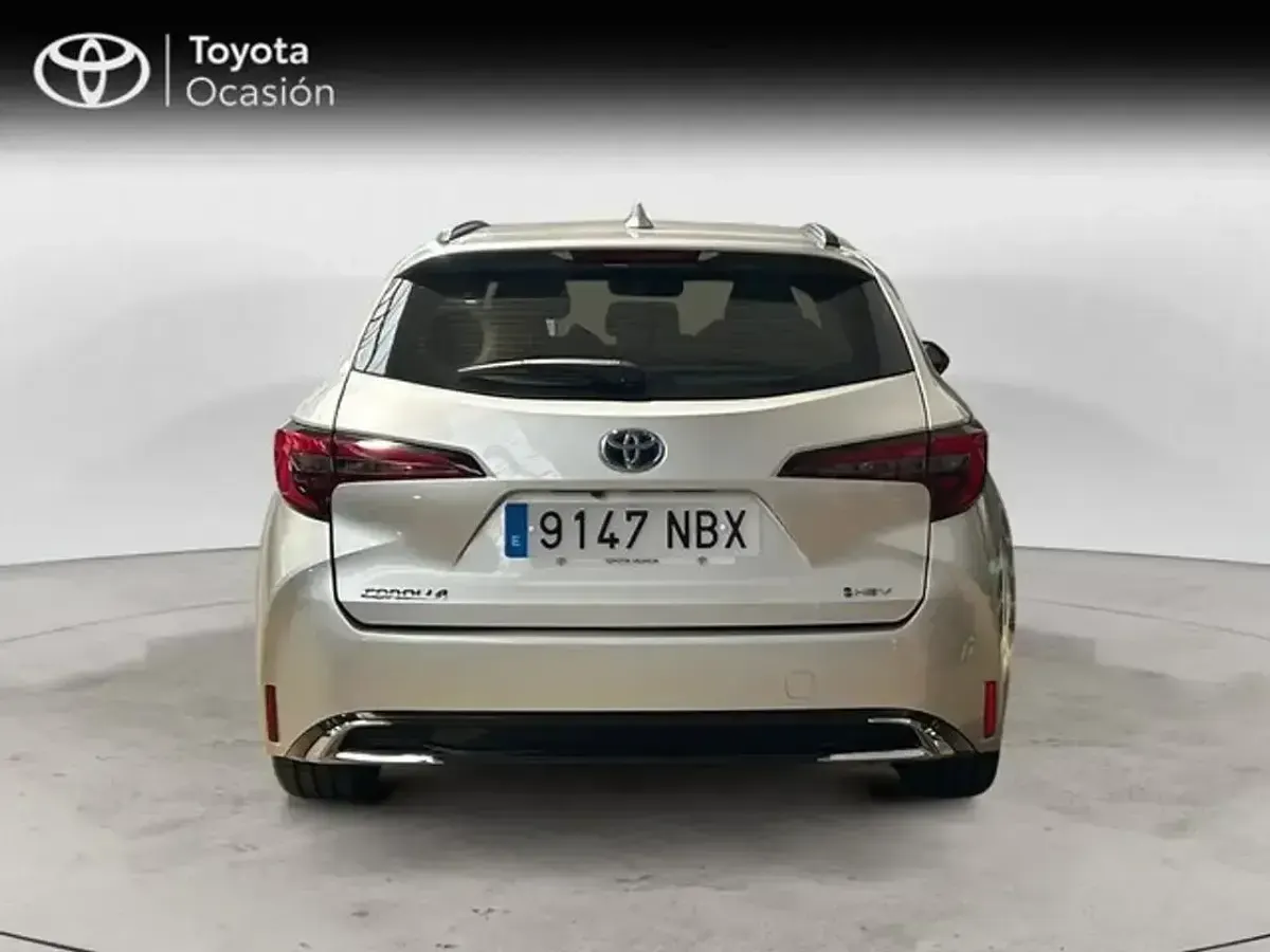 Usado Toyota Corolla Active 2025 Gris Familiar