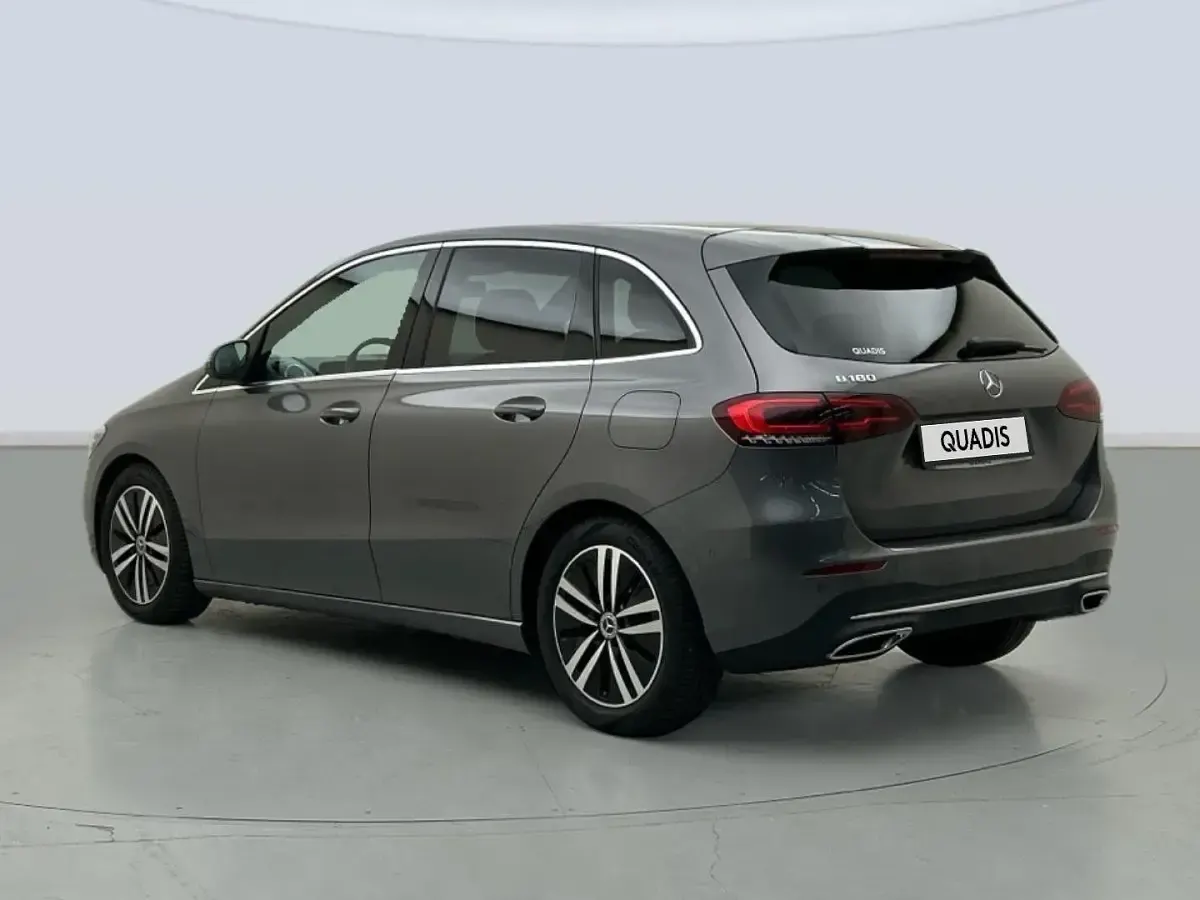 Usado Mercedes B180 136 CV (100 kW) 2022 Gris Utilitario