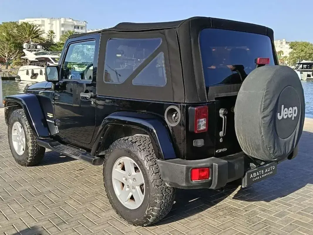 Usado Jeep Wrangler Sahara 177 CV (130 kW) 2008 Negro SUV