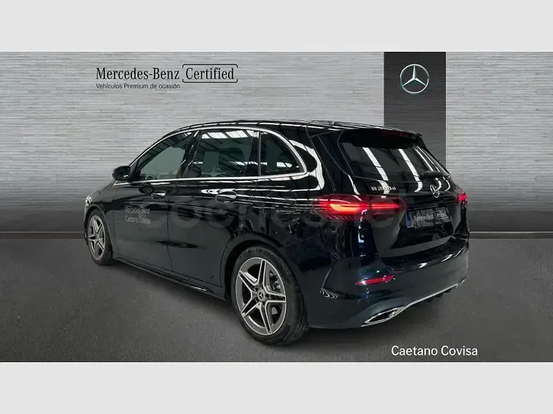 Usado Mercedes B200 150 CV (110 kW) 2024 Negro Utilitario