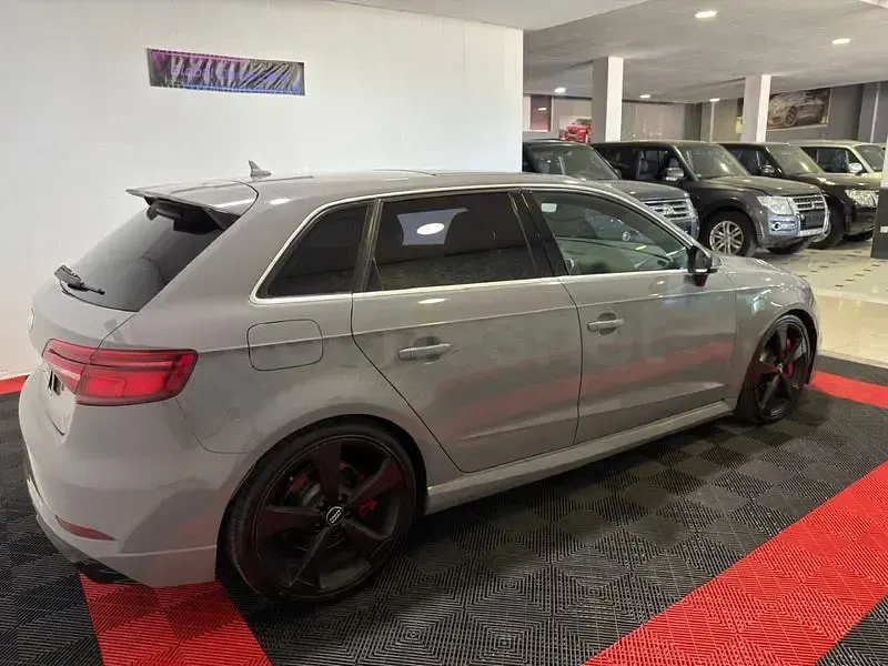 Usado Audi RS3 400 CV (294 kW) 2018 Gris / plata Berlina