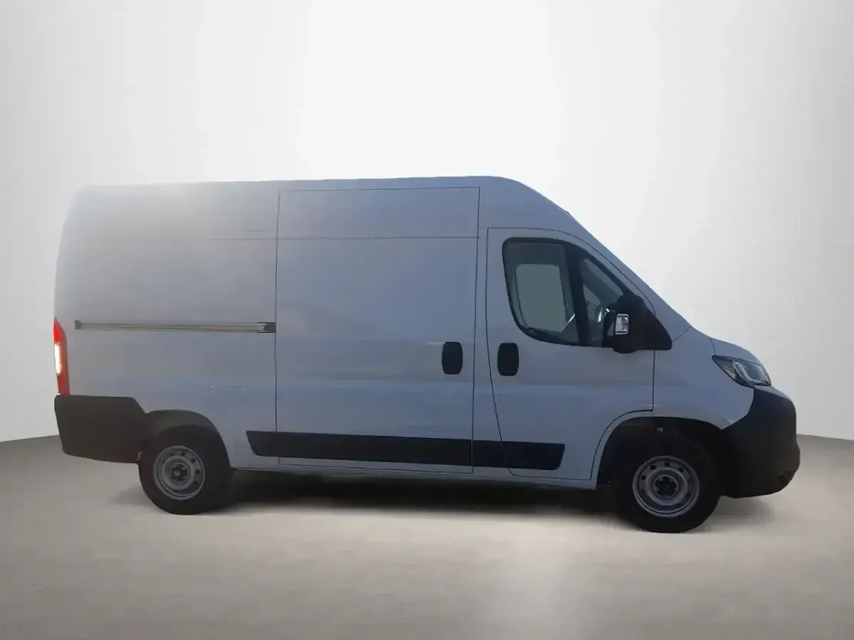 Usado Citroën Jumper 140 CV (102 kW) 2024 Blanco Monovolumen