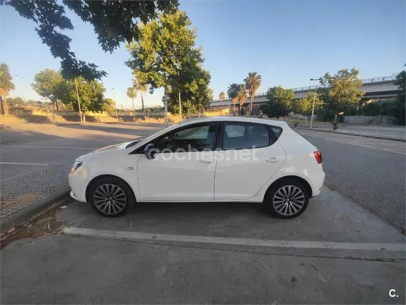 Usado Seat Ibiza CONNECT 90 CV (66 kW) 2016 Blanco Berlina