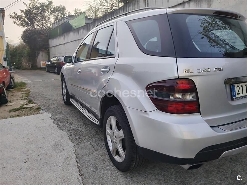 Usado Mercedes ML320 224 CV (164 kW) 2008 Gris / plata SUV