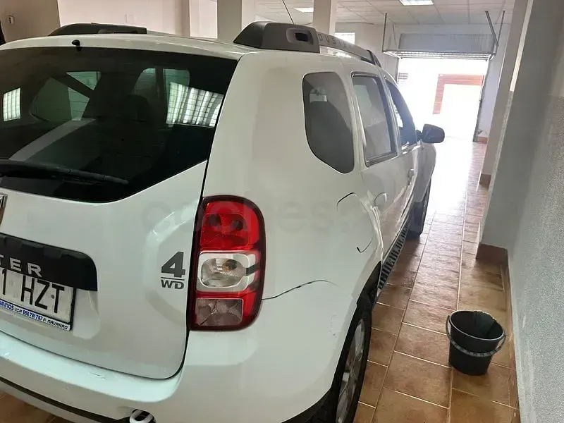 Usado Dacia Duster Ambiance 109 CV (80 kW) 2014 Blanco SUV