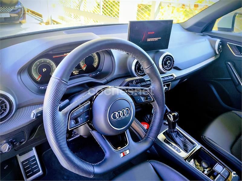 Usado Audi Q2 S-Line 150 CV (110 kW) 2025 Gris / plata SUV