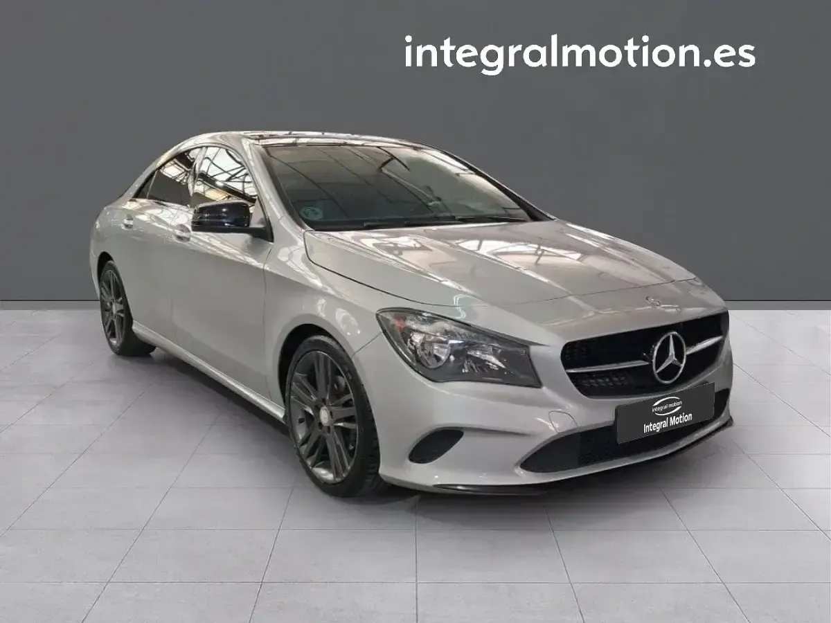 Usado Mercedes CLA200 136 CV (100 kW) 2017 Gris Berlina