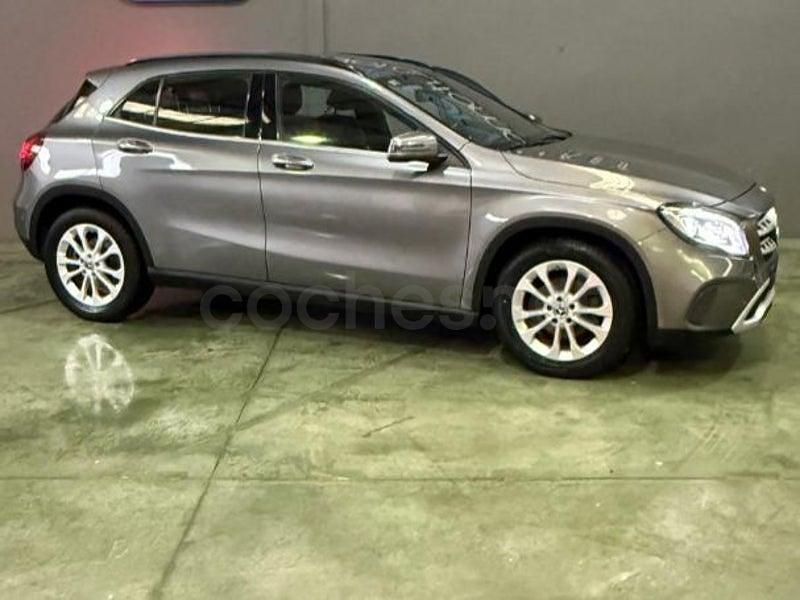 Usado Mercedes GLA200 136 CV (100 kW) 2019 Gris / plata SUV
