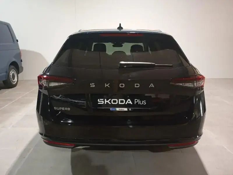 Usado Skoda Superb Selection 150 HP (110 kW) 2024 Preto Carrinha