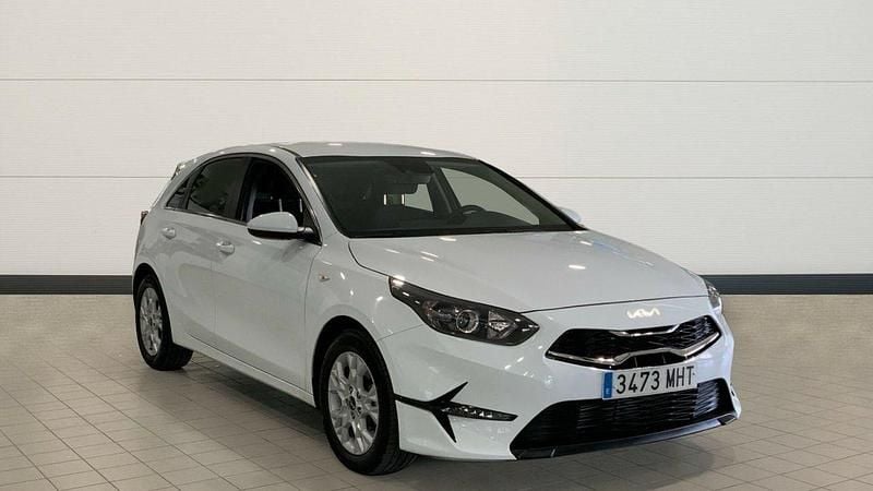 Blanco Usado 2023 Kia Ceed Utilitario | 19.500 € (Un poco caro) - Imagen 1/1