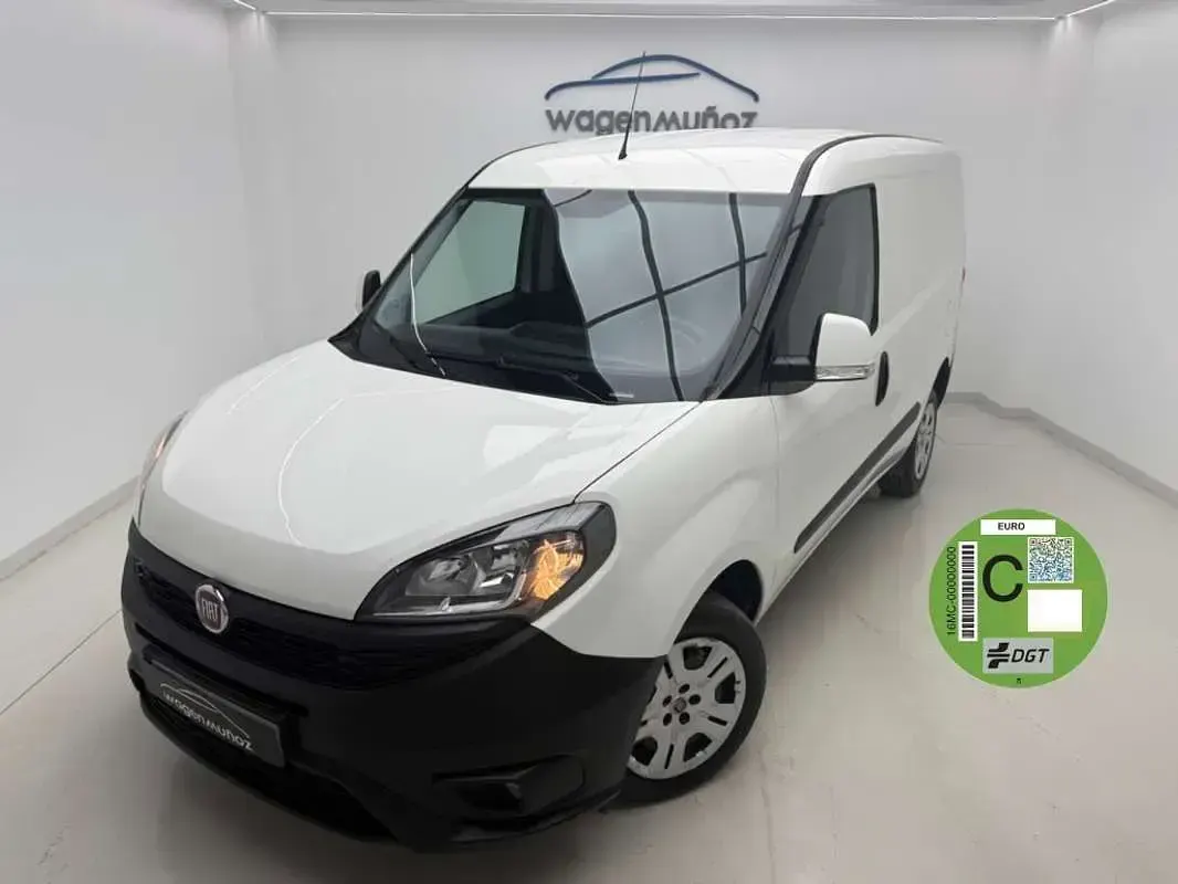Usado Fiat Doblò 90 CV (66 kW) 2022 Blanco Monovolumen
