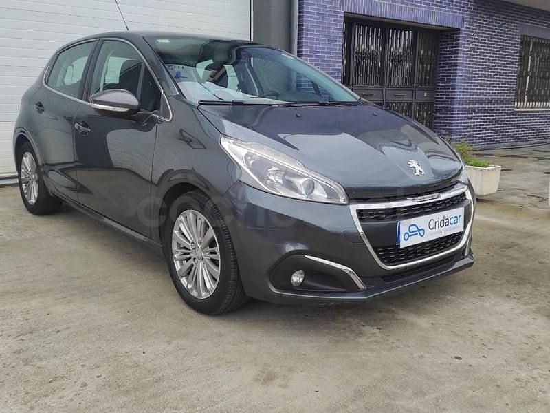 Usado Peugeot 208 Allure 100 CV (73 kW) 2017 Gris / plata Utilitario